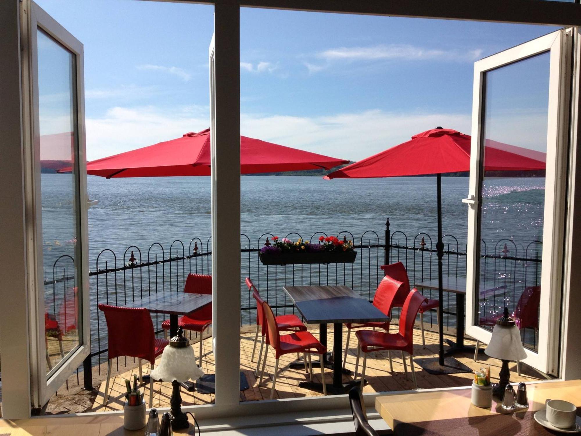 Goeliche Hotel Et Appartement Saint-Laurent-de-l'ile d'Orleans Экстерьер фото