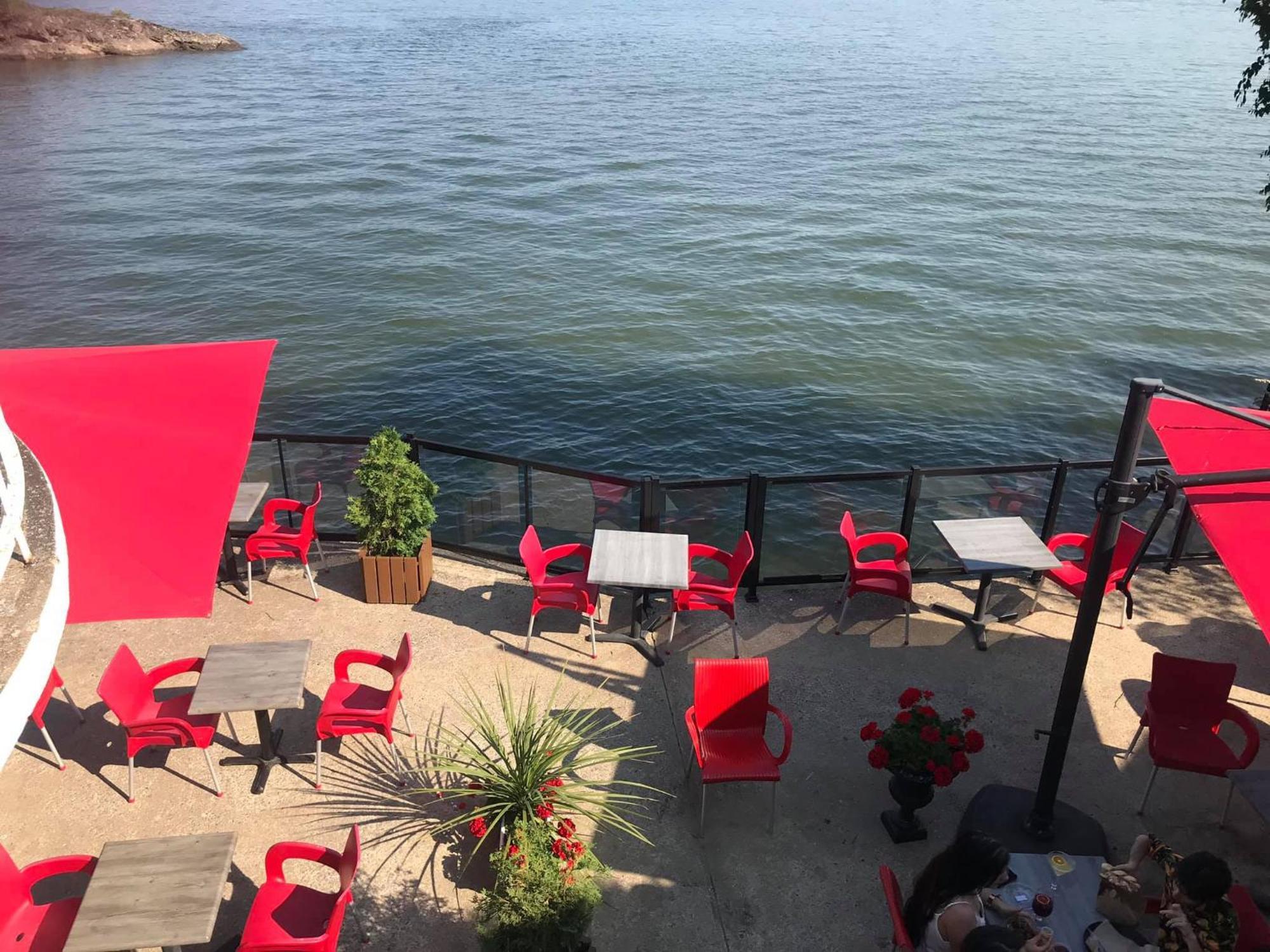 Goeliche Hotel Et Appartement Saint-Laurent-de-l'ile d'Orleans Экстерьер фото